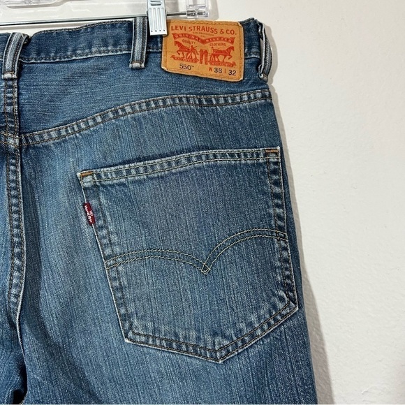 LEVI’S 550 Straight Leg Jeans Size 38X32
Has Distressing See Photos 100% Cotton - Picture 8 of 11